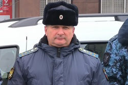 Судебный пристав задержал нетрезвого водителя и передал его сотрудникам ГИБДД.