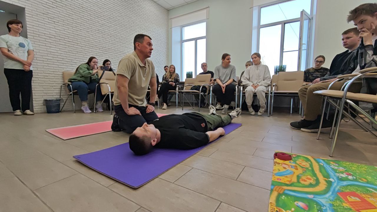 Славгородев научили оказывать первую помощь.