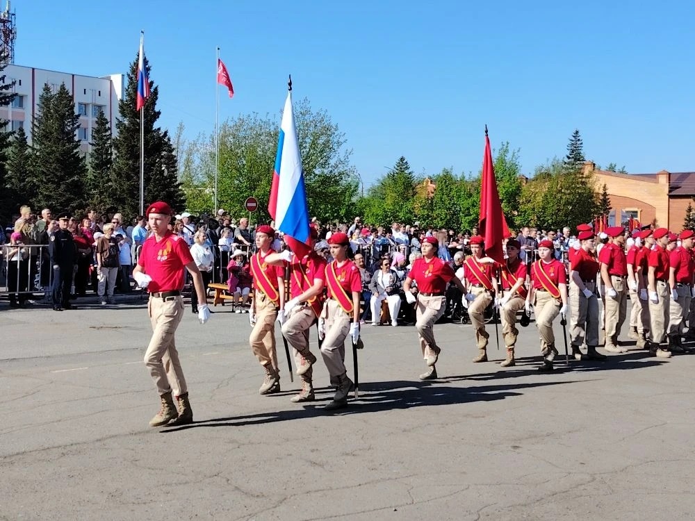 🕊️Парад школьных юнармейских отрядов завершился..