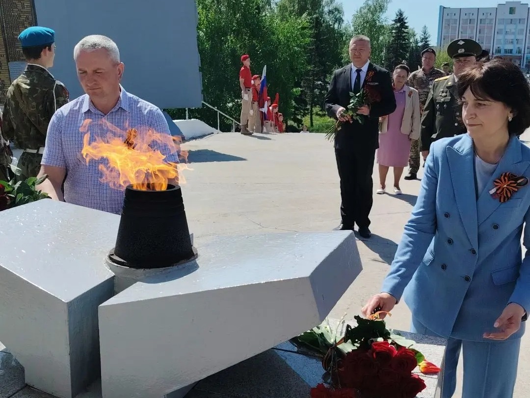 🔥На главной площади города Славгорода состоялся торжественный митинг, на который почтить память павших за Отечество собралось большое количество славгородцев.
