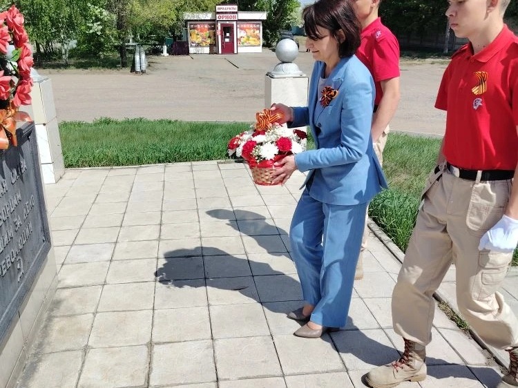 Возложение цветов.