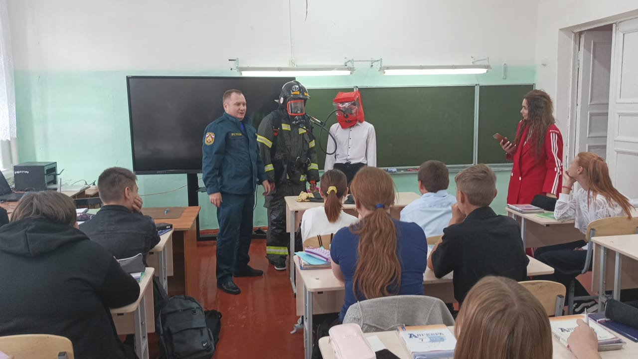 В День знаний - Урок безопасности от сотрудников МЧС.
