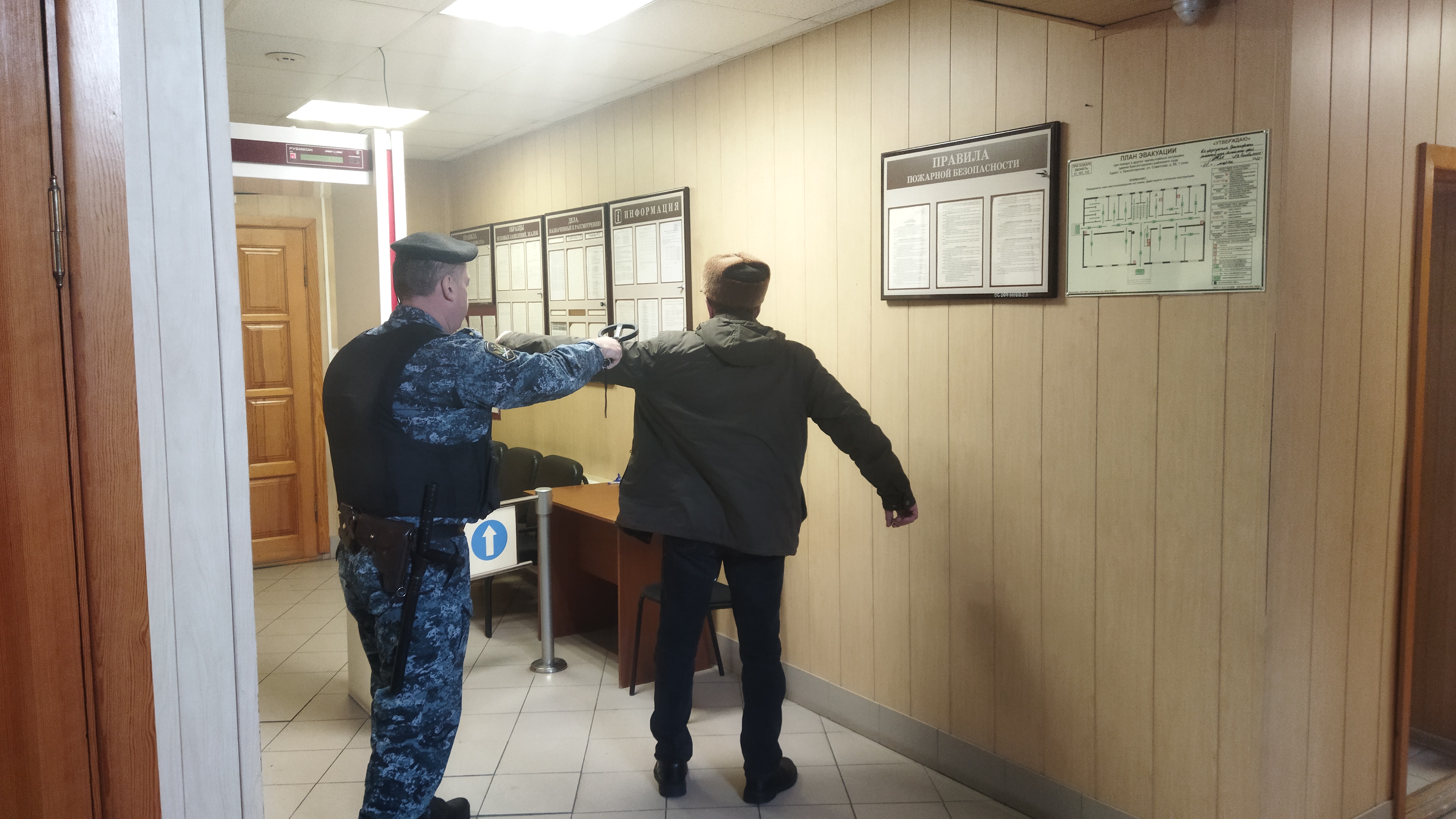 Судебные приставы помешали фигуранту дела о наркотиках пронести  в суд наркотические вещества.