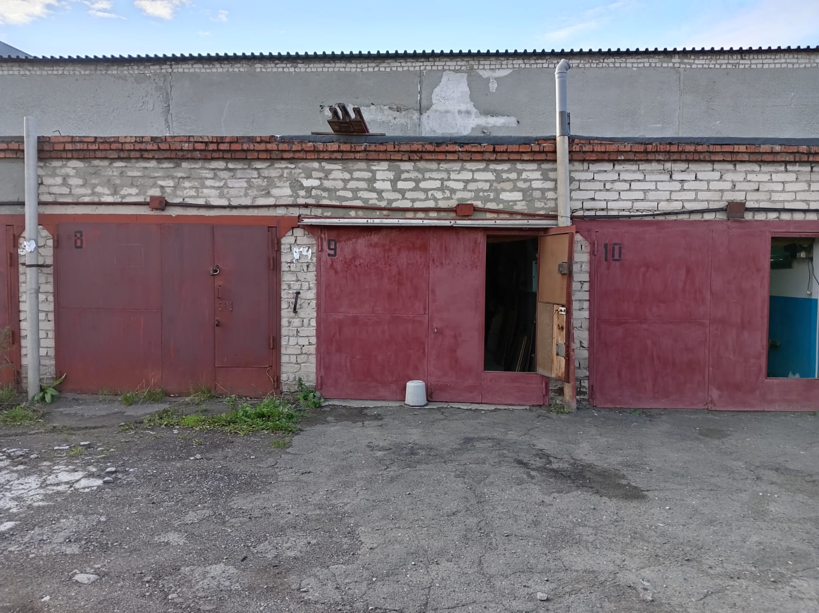 Запрет на выезд убедил должника снести самовольную постройку.