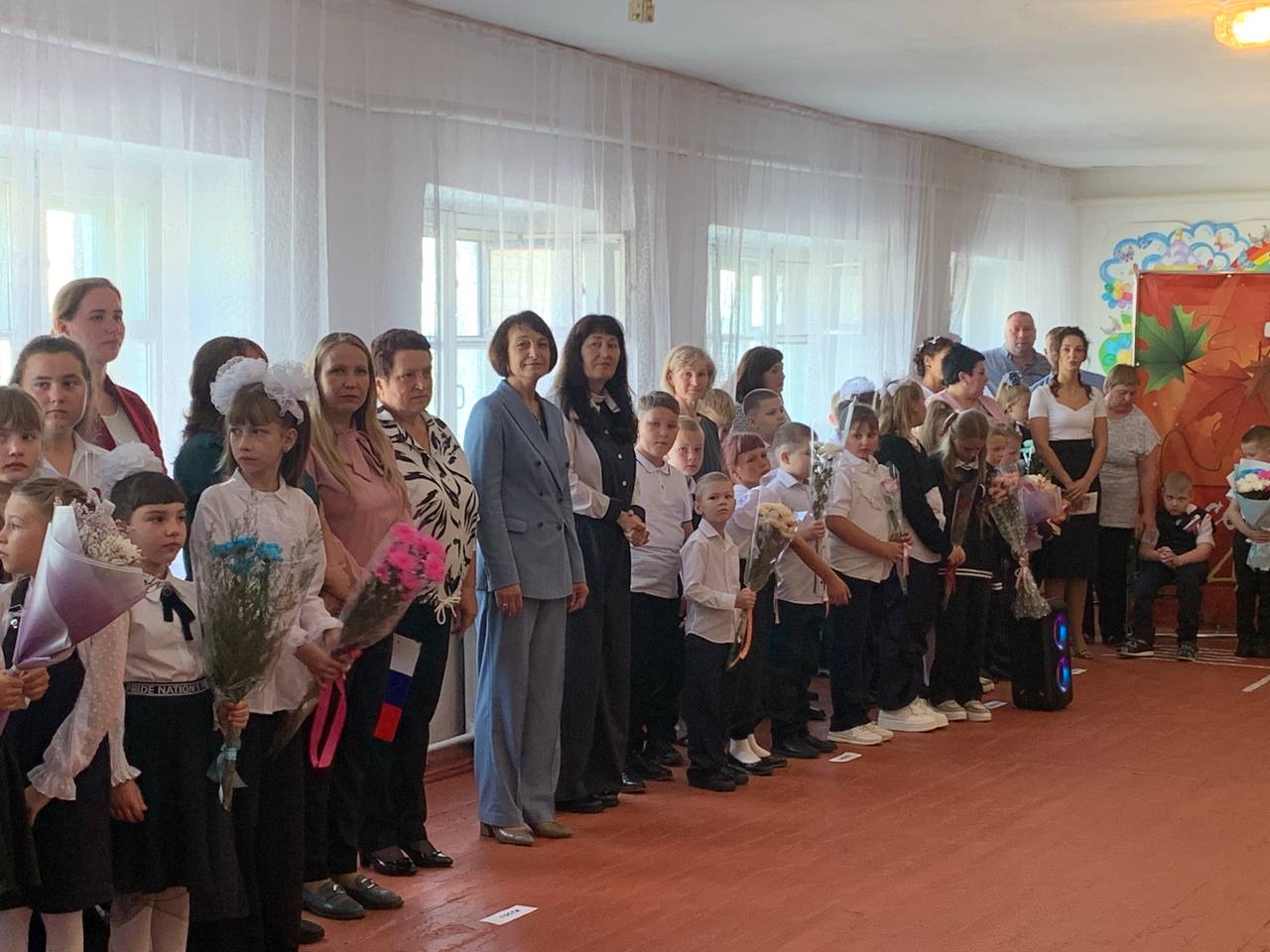 Сегодня -День знаний. С утра в Славгороде проходят праздничные линейки..