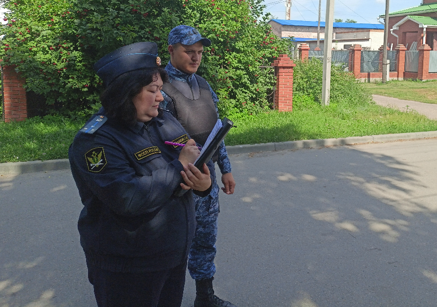 Под контролем судебных приставов заработную плату получили сотрудники сельскохозяйственного кооператива.