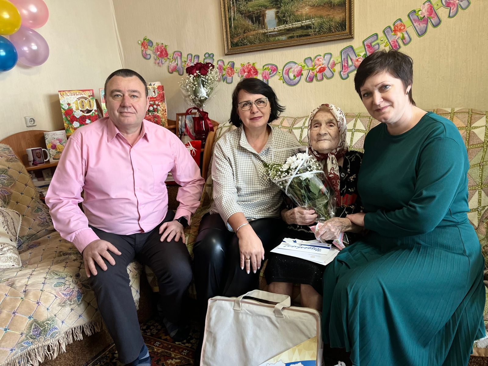 Сегодня, 17 марта, празднует свой 100-й день рождения жительница города Славгорода Екатерина Васильевна Матюгина 1925 года рождения..