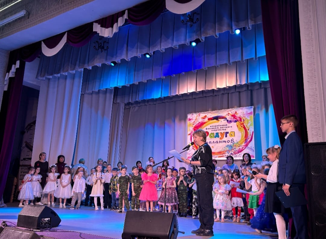 26 апреля в городском Доме культуры города Славгорода состоялся традиционный зональный фестиваль детского творчества «Радуга талантов».