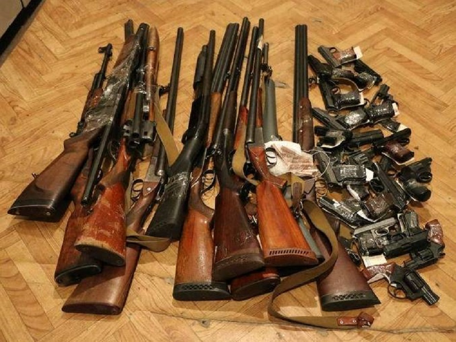 Сдав оружие добровольно, они получили вознаграждение..