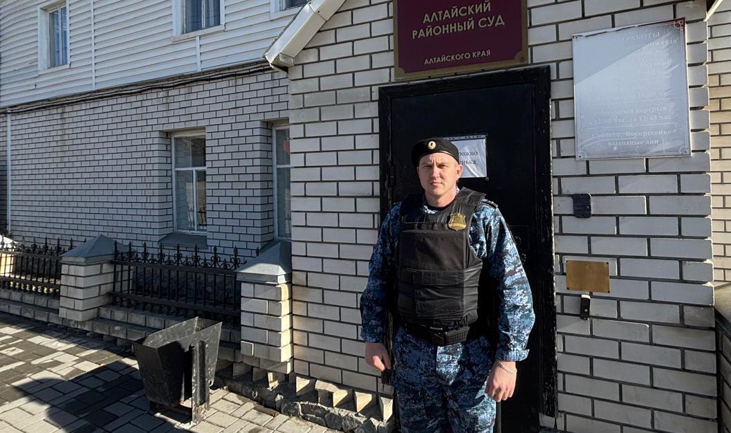 Судебный пристав по ОУПДС помог местному жителю при пожаре.