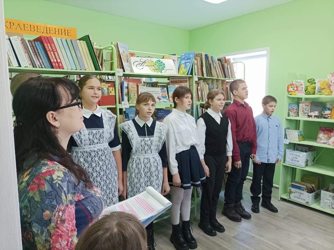 Торжественная церемония открытия обновленной Максимовской сельской библиотеки состоялась 8 декабря.