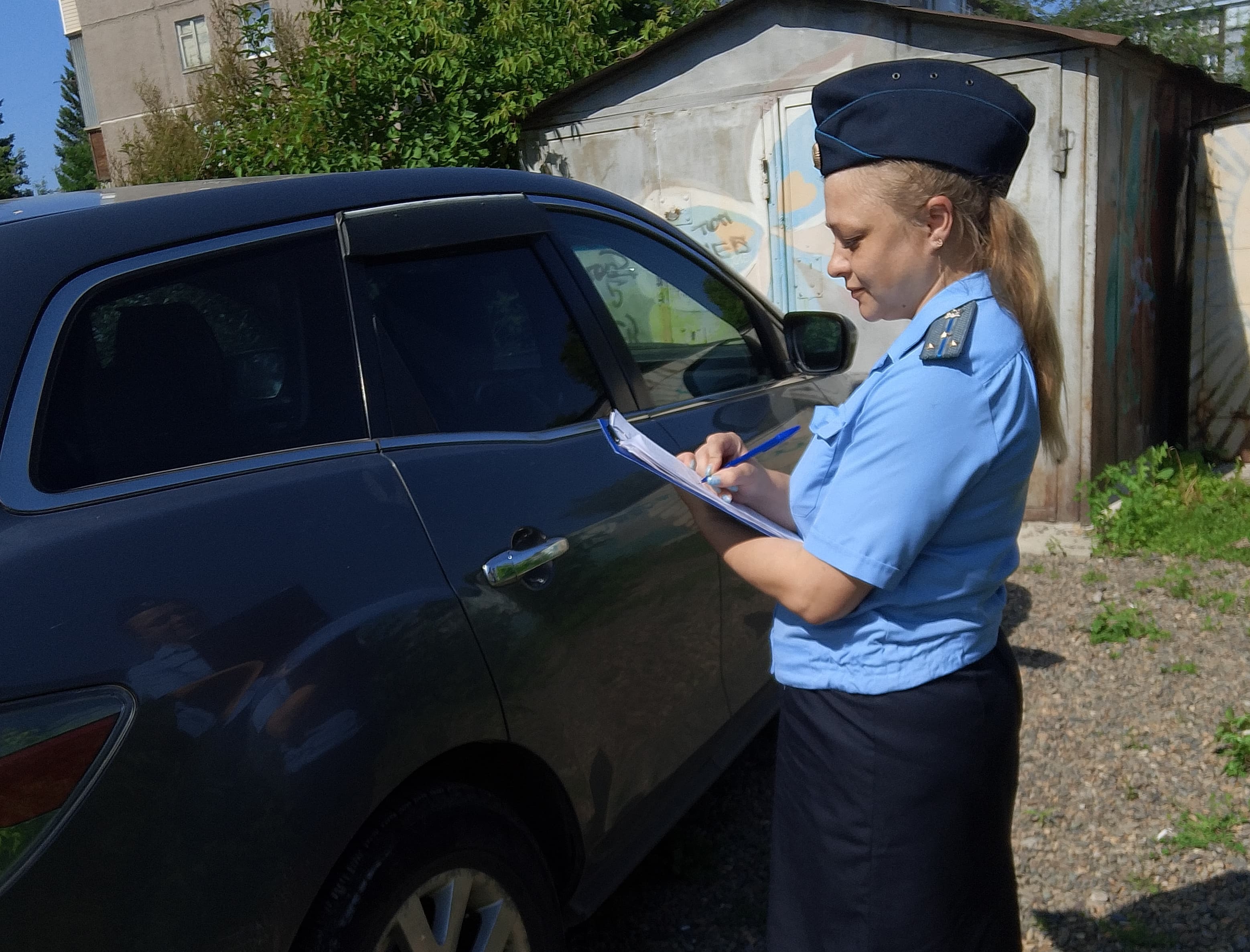 Жительница Барнаула заплатила пострадавшей в ДТП 297 тыс. рублей только после ареста  машины.
