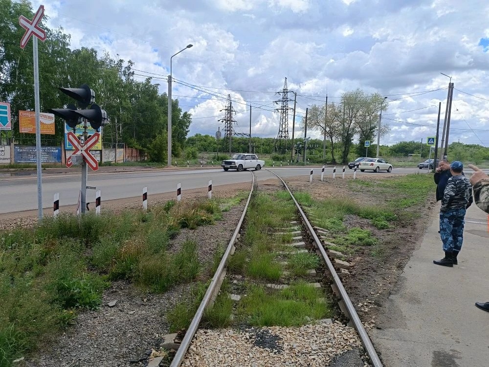 В Алтайском крае транспортные полицейские устанавливают обстоятельства травмирования мужчины.