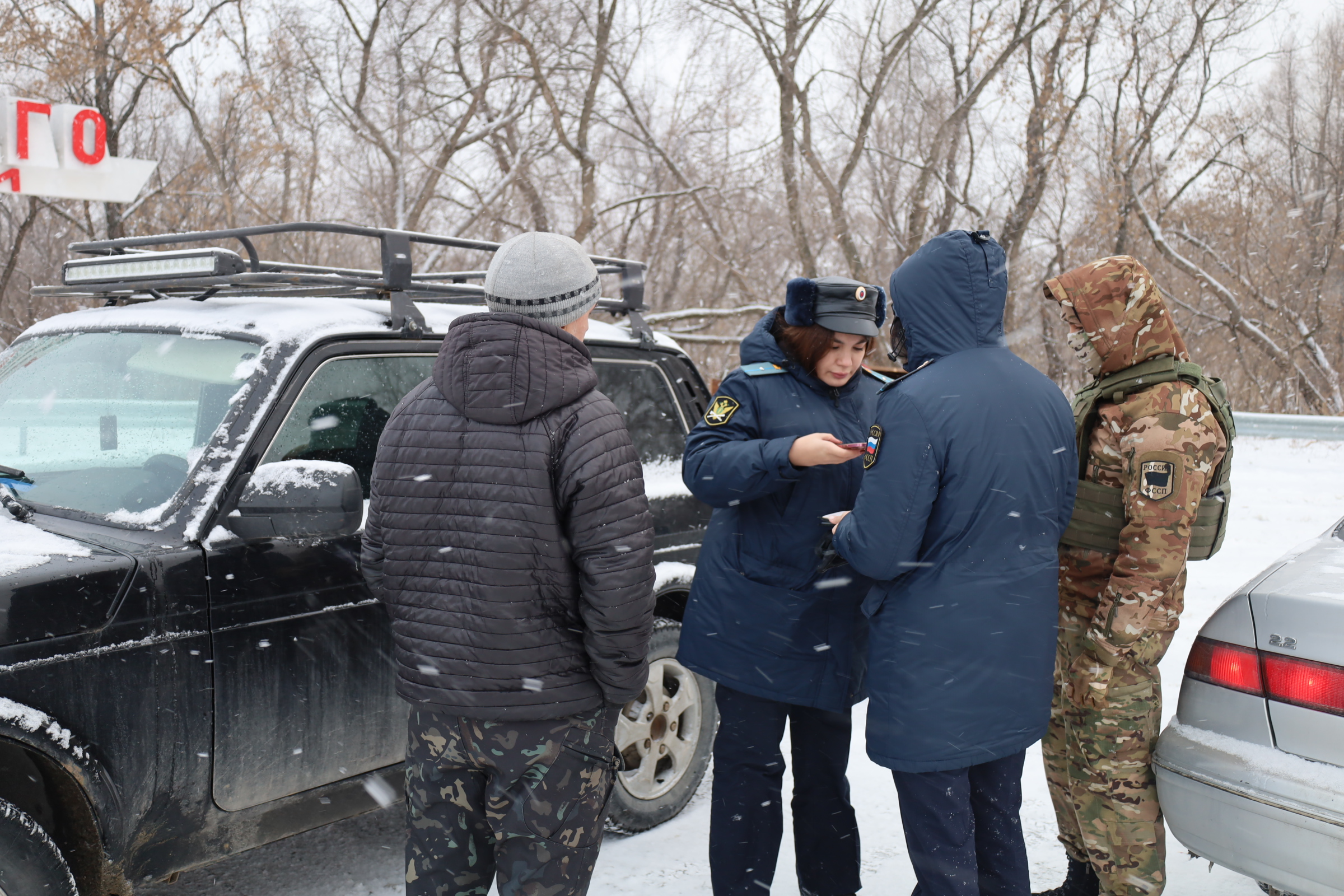 Более 50 автомобилей должников арестовано во время рейда судебных приставов совместно с сотрудниками ГАИ в Барнауле.