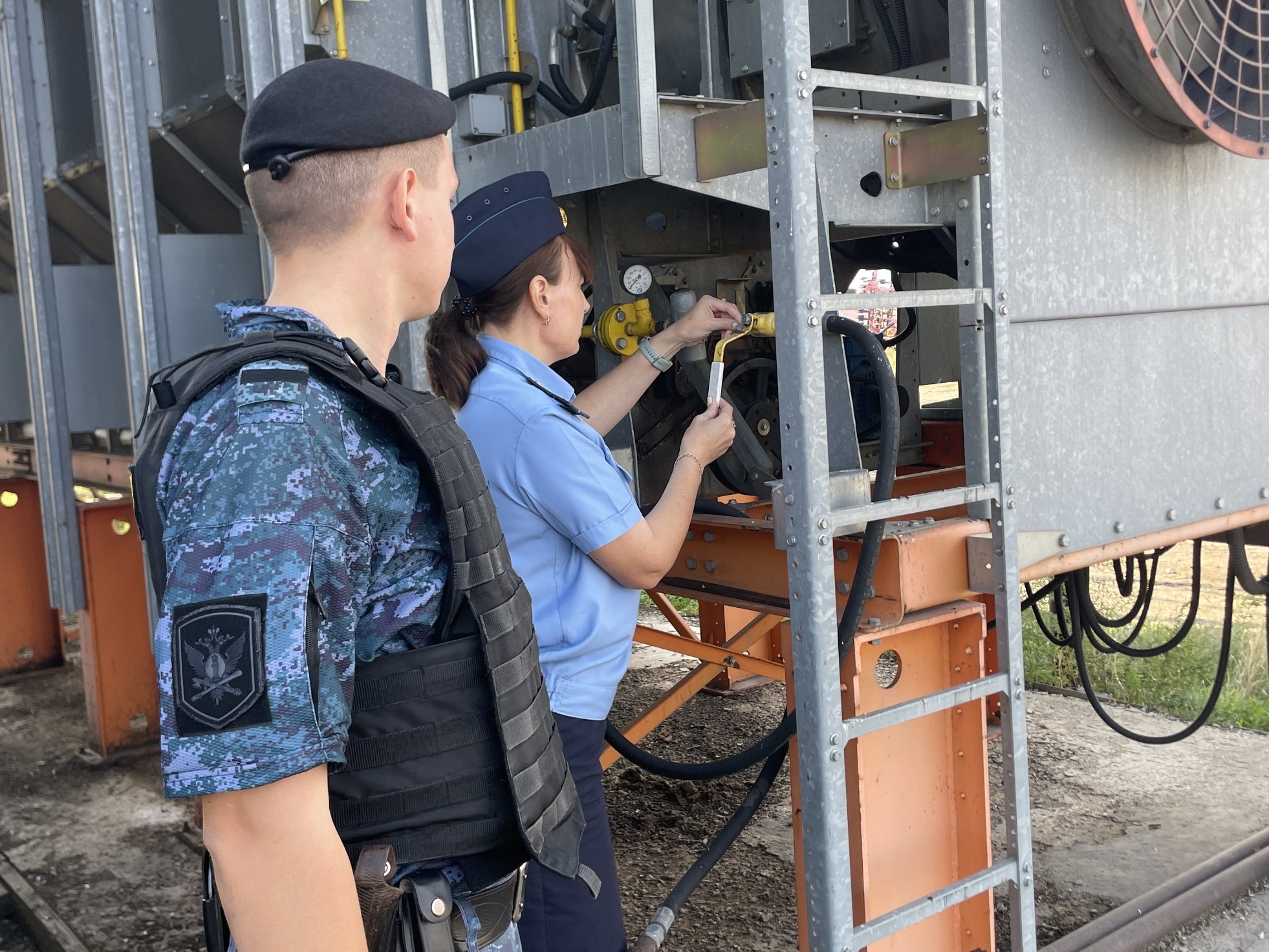 В Табунском районе судебные приставы «блокировали» работу опасного объекта газоснабжения.