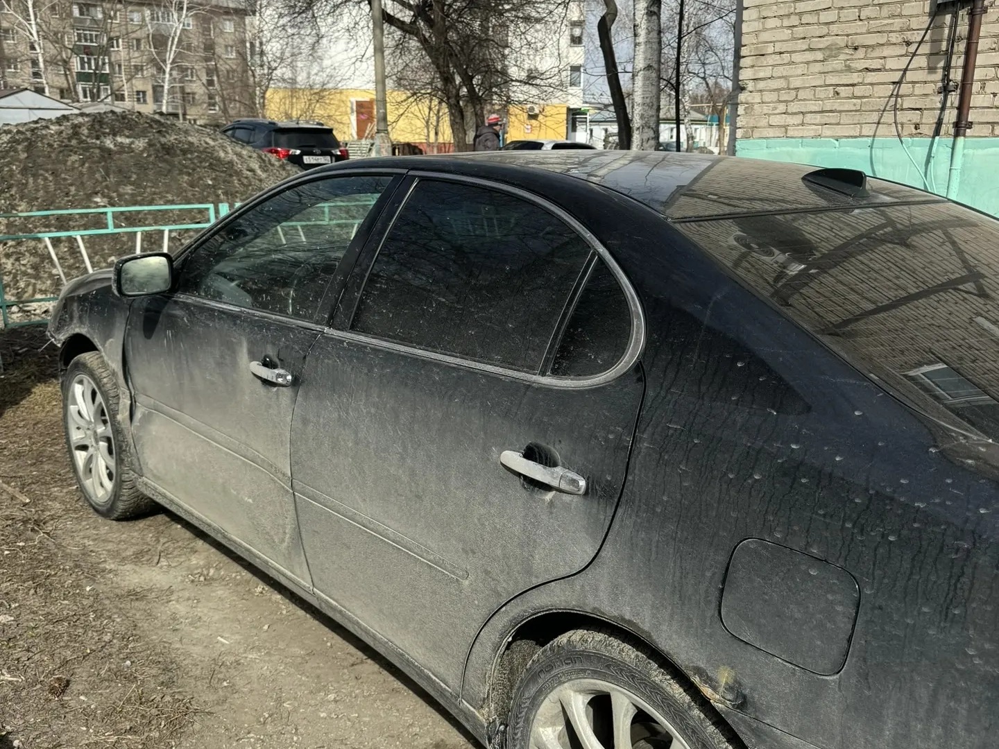 Житель Барнаула заплатил компенсацию морального вреда после ареста престижной иномарки.