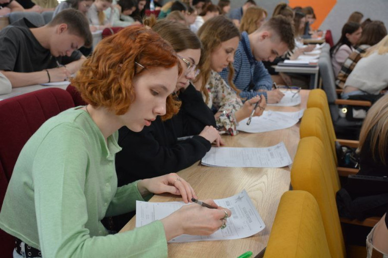 Алтайский филиал Президентской академии присоединился к акции «Диктант Победы».