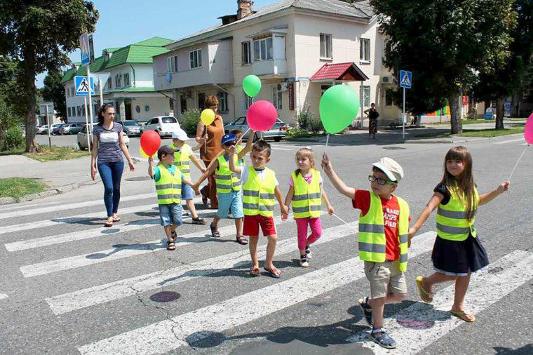 Славгородская Госавтоинспекция призывает родителей уделить особое внимание безопасности детей на дорогах в  период летних каникул..